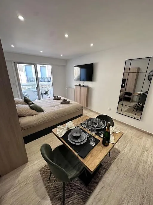 Superbe Studio Avec Balcon Rue D'Antibes Cannes 0*,  France